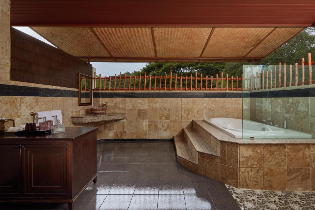 Chinoiserie Collection Resort And Spa Nai Harn Екстериор снимка